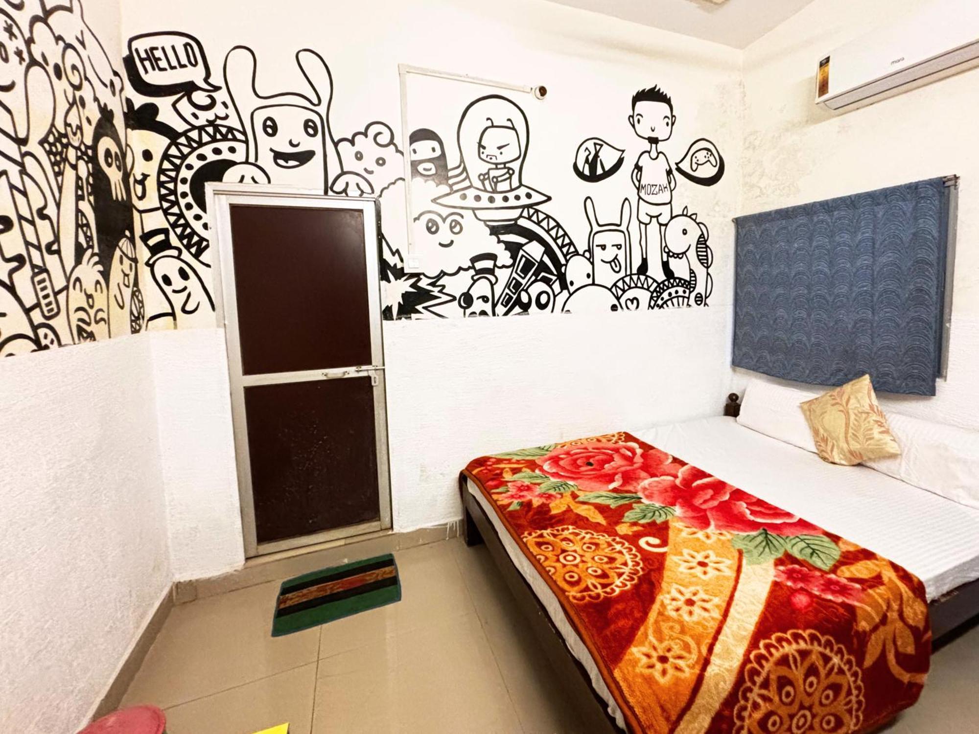Madsquad Hostel Dorms & Rooms Varanasi Exterior photo